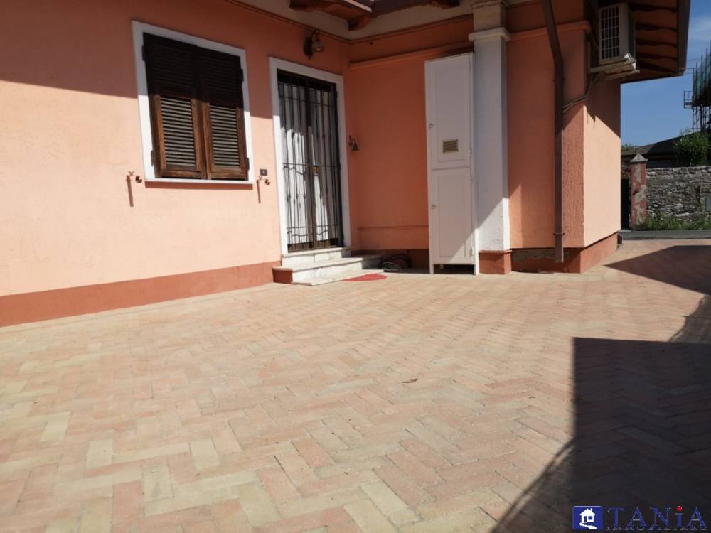 casa indipendente in vendita a Carrara in zona Avenza