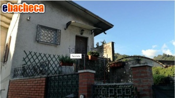 casa indipendente in vendita a Carrara in zona Stabbio
