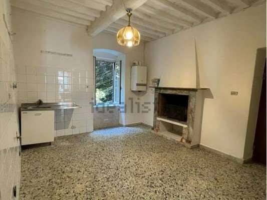 appartamento in vendita a Carrara in zona Colonnata
