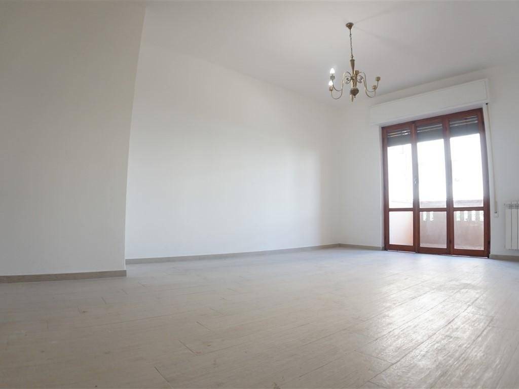 appartamento in vendita a Carrara in zona Avenza