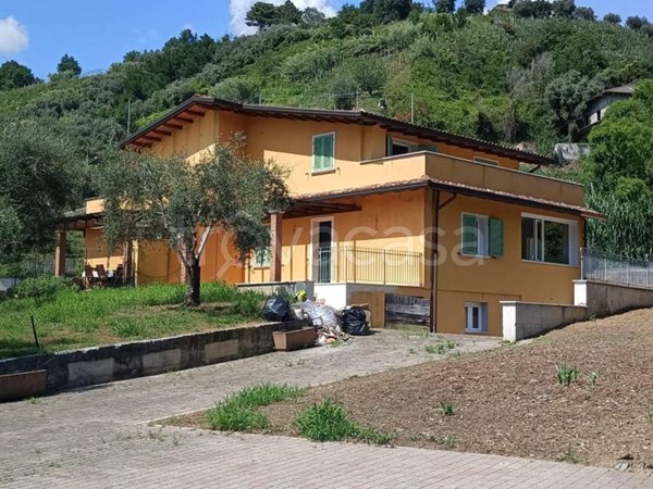 casa indipendente in vendita a Carrara in zona Bonascola