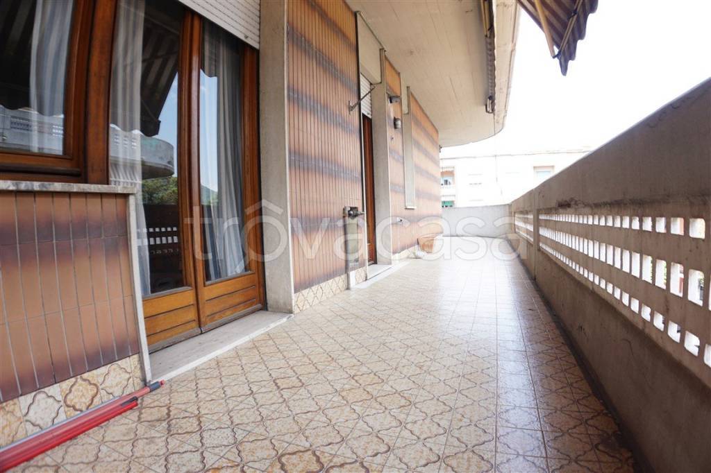 appartamento in vendita a Carrara in zona Avenza
