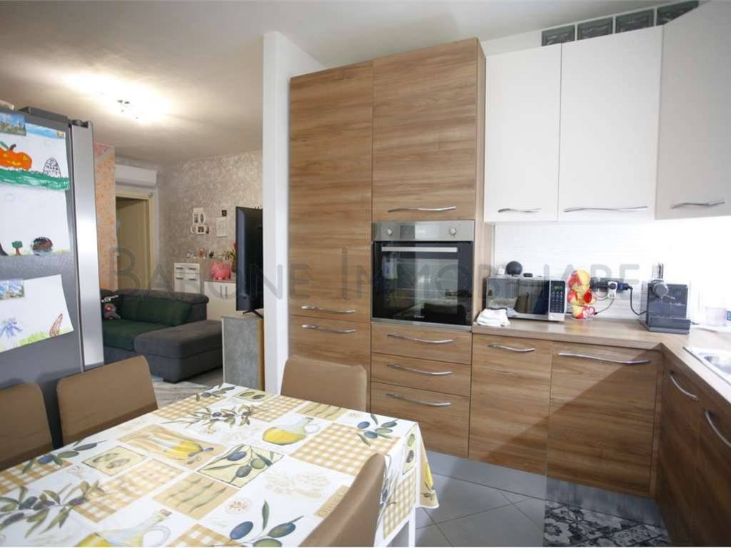 appartamento in vendita a Carrara in zona Bonascola