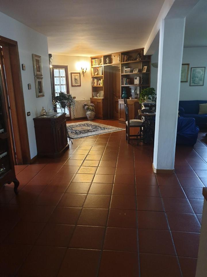 casa indipendente in vendita a Carrara in zona Marina di Carrara