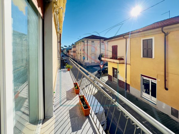 appartamento in vendita a Carrara in zona Marina di Carrara