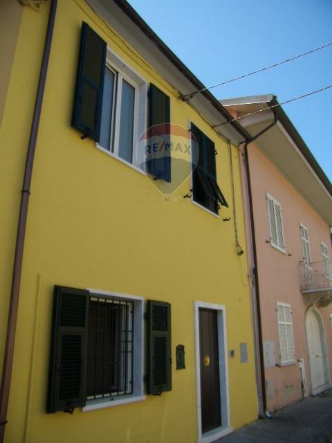 casa indipendente in vendita a Carrara in zona Marina di Carrara