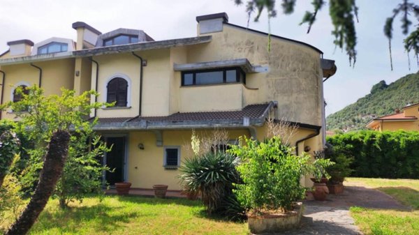 casa indipendente in vendita a Carrara in zona Sant'Antonio