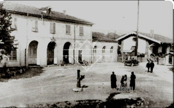 locale commerciale in vendita a Carrara in zona Avenza