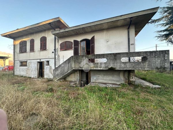 casa indipendente in vendita a Carrara in zona Avenza