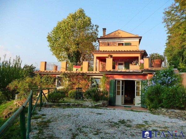 casa indipendente in vendita a Carrara in zona Nazzano