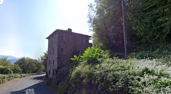 casa indipendente in vendita a Carrara in zona Fontia