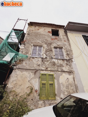 appartamento in vendita a Carrara in zona Stadio