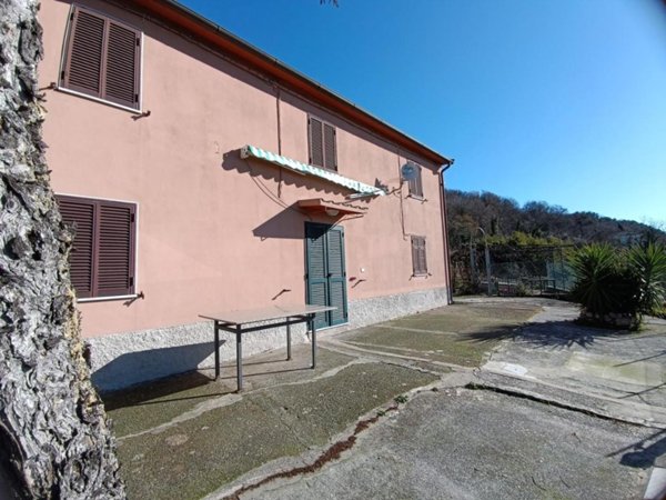 casa indipendente in vendita a Carrara in zona Bedizzano