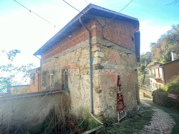 casa indipendente in vendita a Carrara in zona Fontia