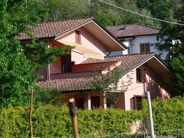 casa indipendente in vendita a Carrara