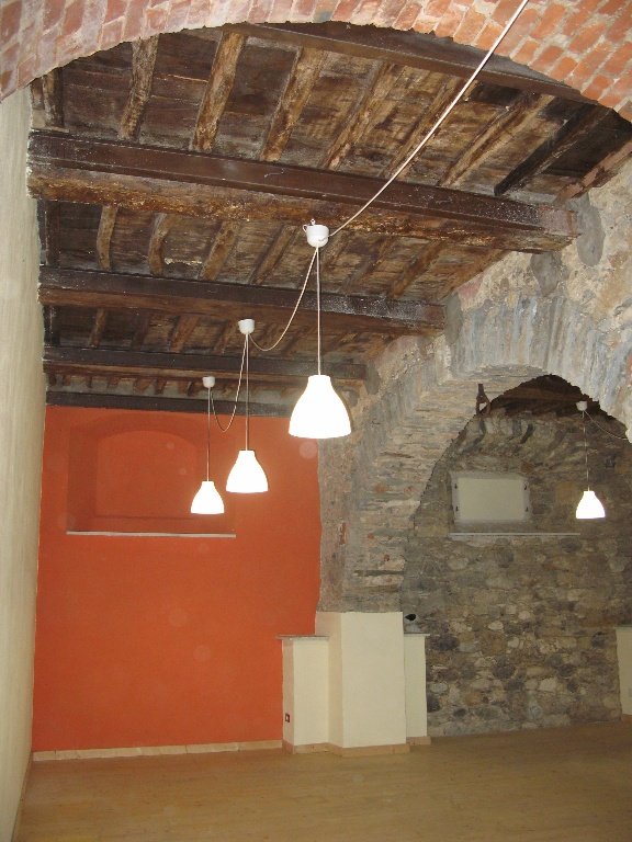 locale commerciale in vendita a Carrara
