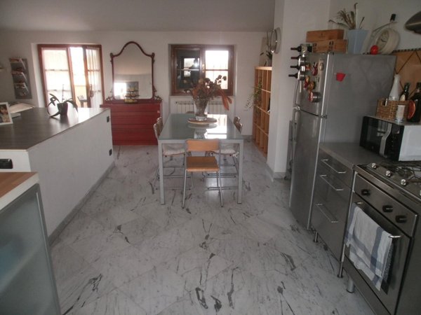 casa indipendente in vendita a Carrara in zona Stadio