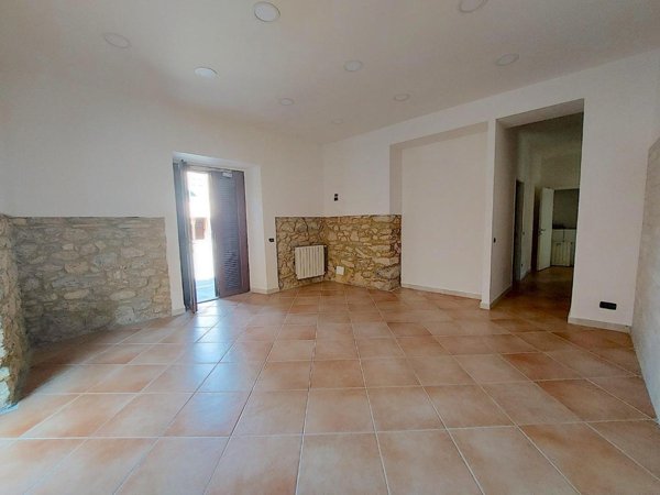 appartamento in vendita a Carrara in zona Codena