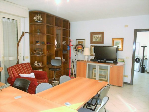 ufficio in vendita a Carrara in zona Nazzano