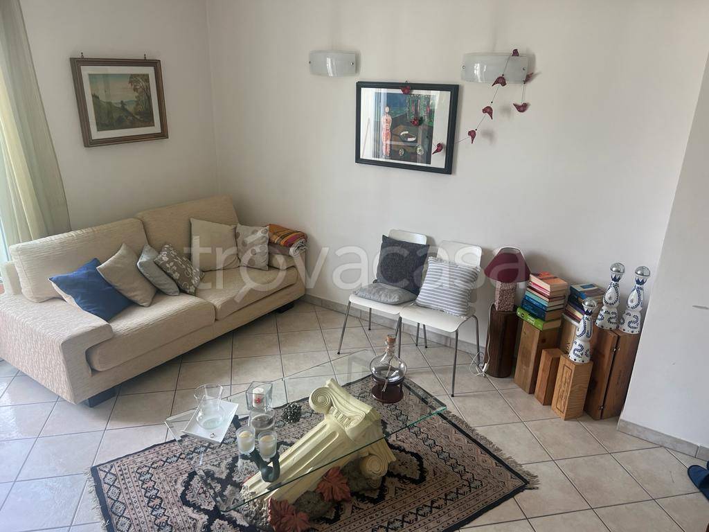 appartamento in vendita a Carrara in zona Avenza