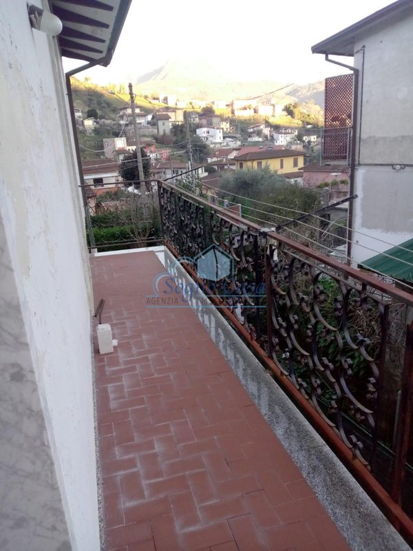 casa indipendente in vendita a Carrara in zona Fossola