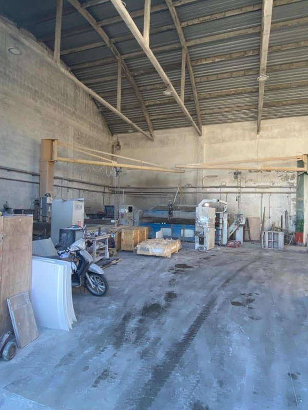 capannone in vendita a Carrara in zona Avenza