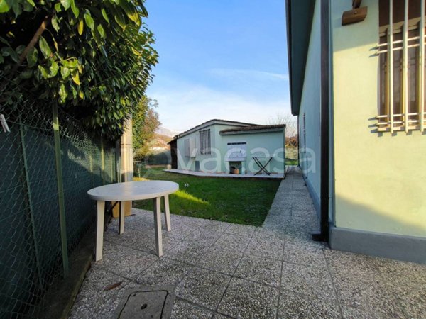 casa indipendente in vendita a Carrara