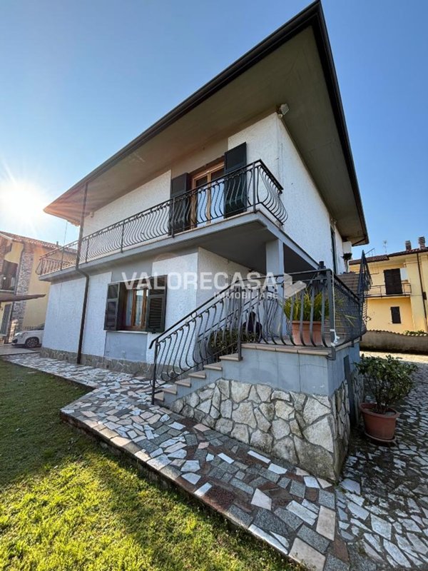 casa indipendente in vendita a Carrara in zona Avenza