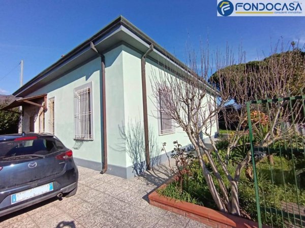 casa indipendente in vendita a Carrara in zona Marasio