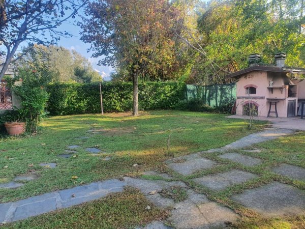 casa indipendente in vendita a Carrara in zona Marina di Carrara