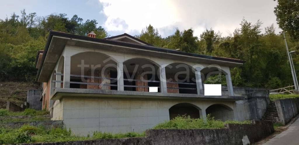 casa indipendente in vendita a Carrara in zona Fontia