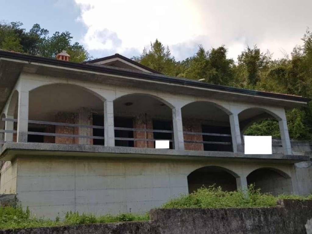 casa indipendente in vendita a Carrara in zona Fontia