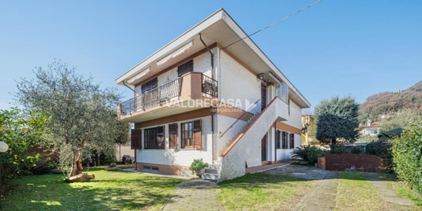casa indipendente in vendita a Carrara in zona Marasio