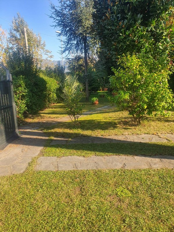 casa indipendente in vendita a Carrara in zona Marina di Carrara