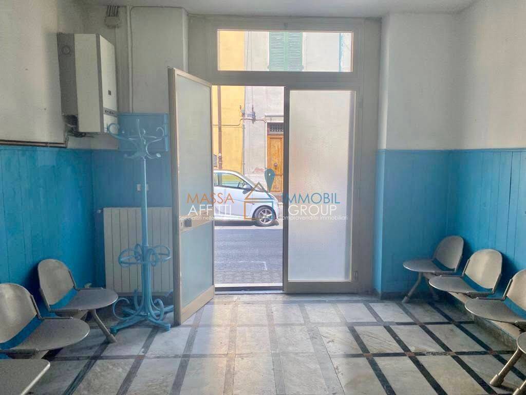trivano in vendita a Carrara in zona Marina di Carrara