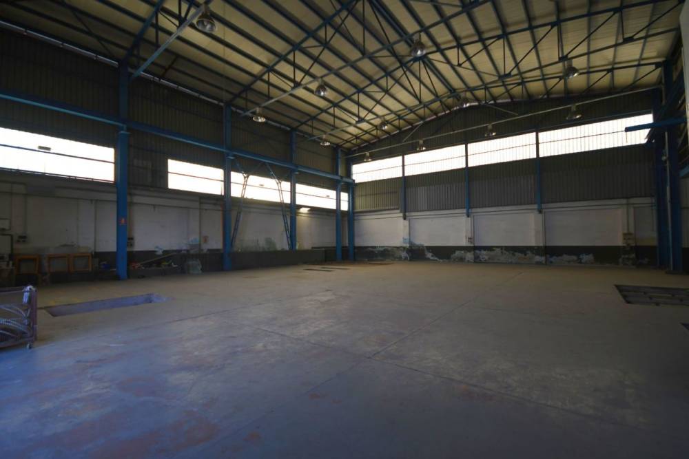 locale di sgombero in vendita a Carrara