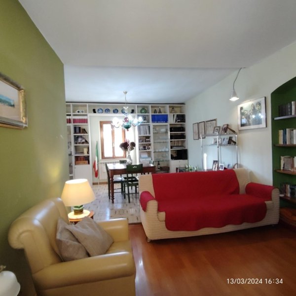 appartamento in vendita a Carrara in zona Centro Città