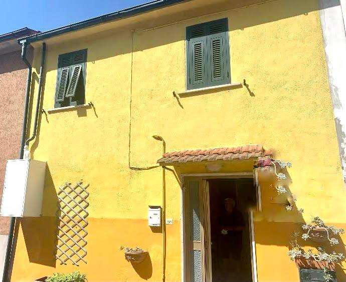 casa indipendente in vendita a Carrara in zona Stabbio