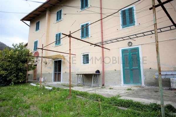casa indipendente in vendita a Carrara in zona Torano