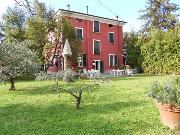 casa indipendente in vendita a Carrara in zona Sant'Antonio