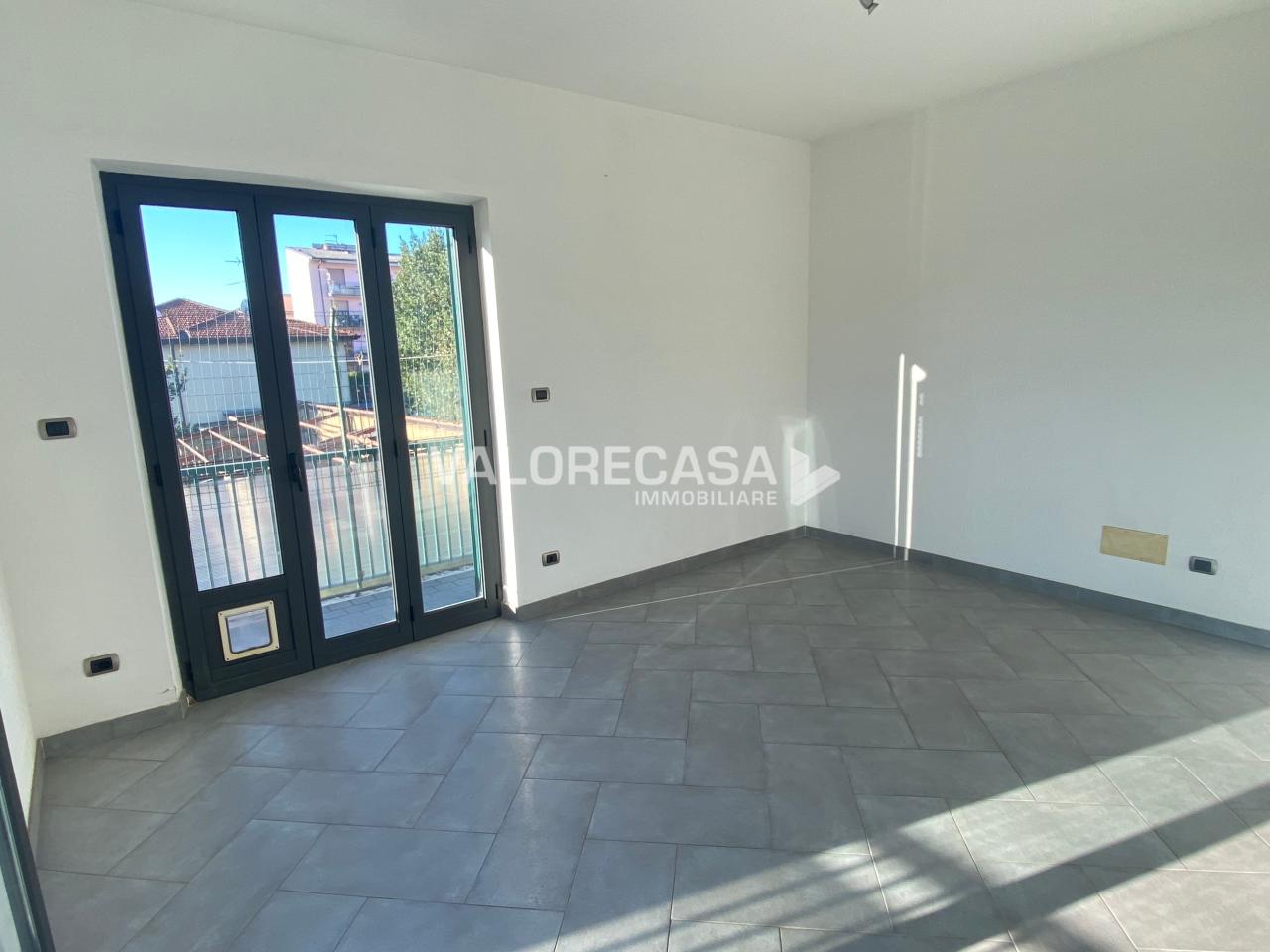 appartamento in vendita a Carrara in zona Avenza