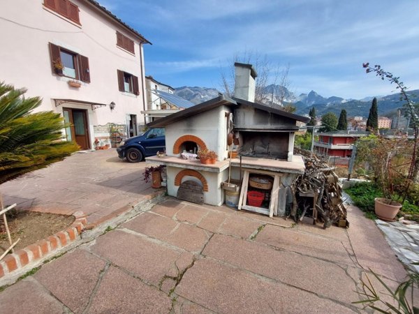 casa indipendente in vendita a Carrara in zona Stabbio