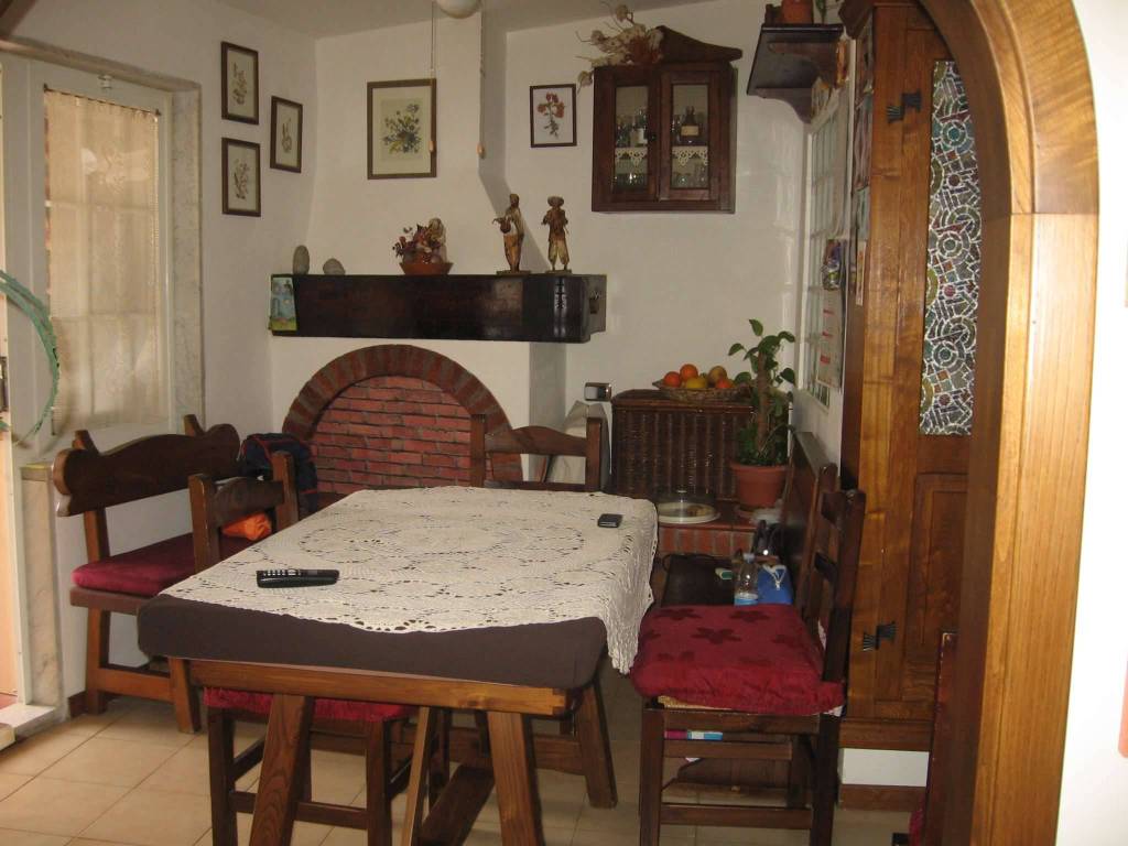 casa indipendente in vendita a Carrara in zona Torano