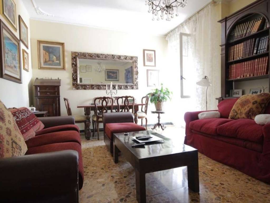 appartamento in vendita a Carrara in zona Centro Città