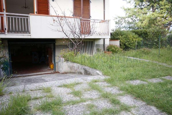 appartamento in vendita a Carrara in zona Marina di Carrara