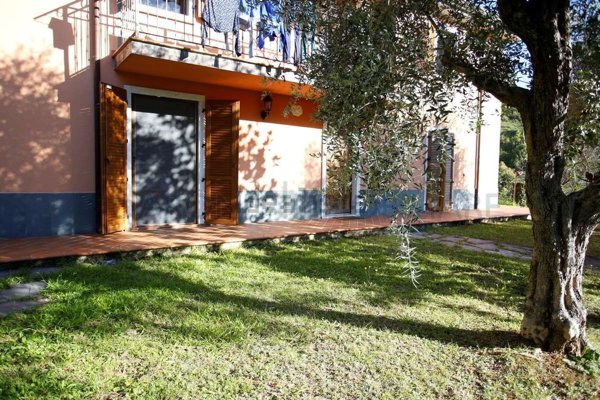 appartamento in vendita a Carrara in zona Stabbio