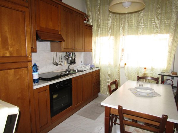 appartamento in vendita a Carrara in zona Bonascola