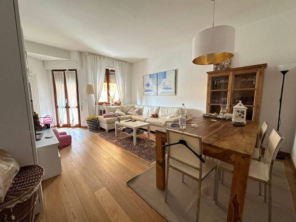 appartamento in vendita a Carrara in zona Marina di Carrara
