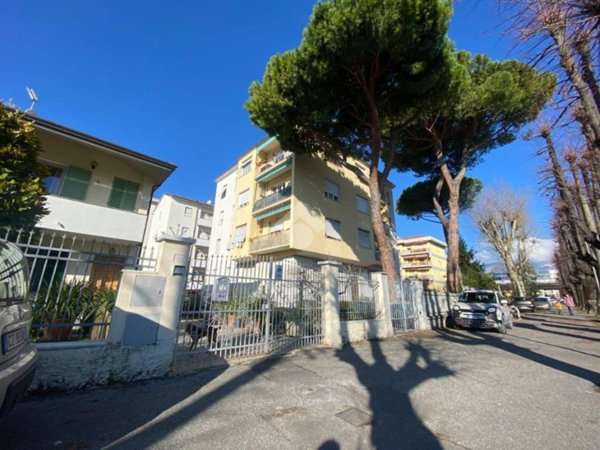 appartamento in vendita a Carrara in zona Marina di Carrara