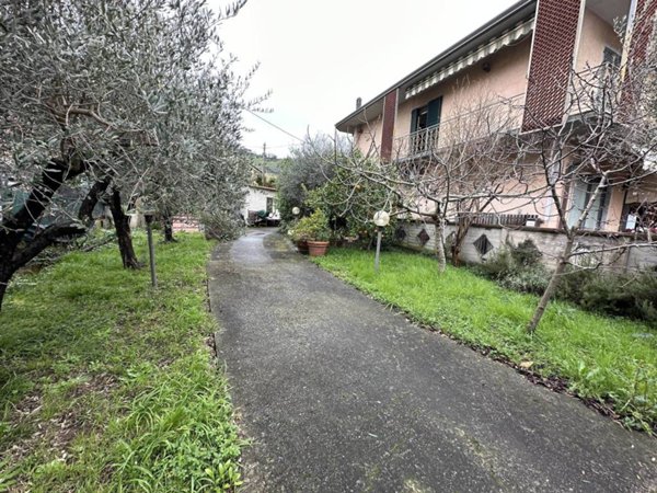 appartamento in vendita a Carrara in zona Bonascola